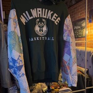 Milwaukee Basketball Hoodie with quilted Sleeves